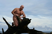 NatureMEN project - strong stocky men beach photography