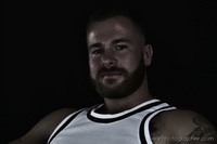 Proyecto LowKeyMEN - sesin de fotos de estudio de osos musculosos - fotografa de proyectos masculinos