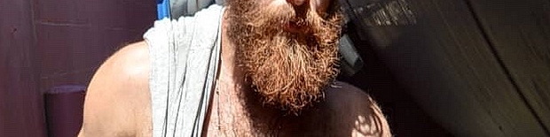 strong bearded dude photographer